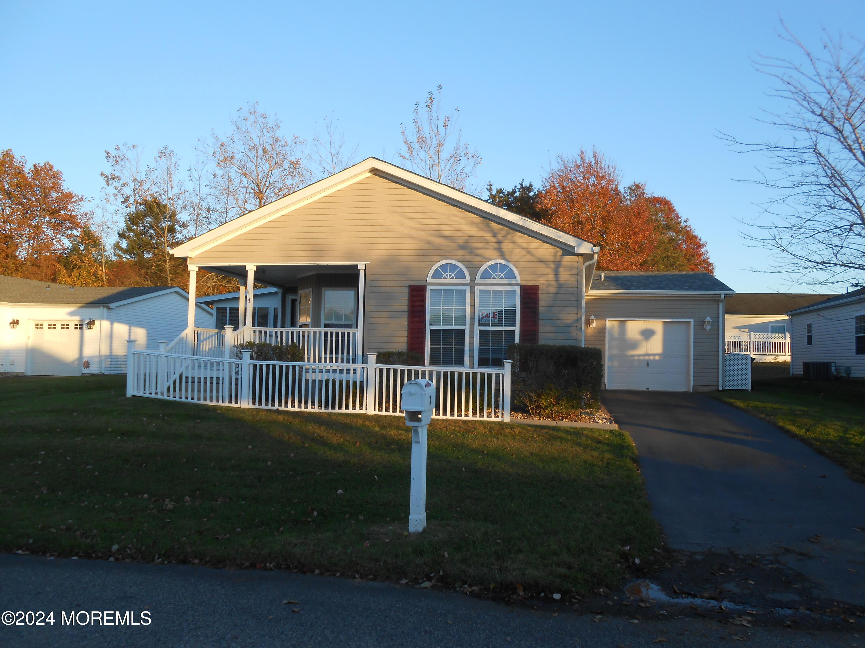 4 Fort Lee Drive, Manahawkin, New Jersey image 2