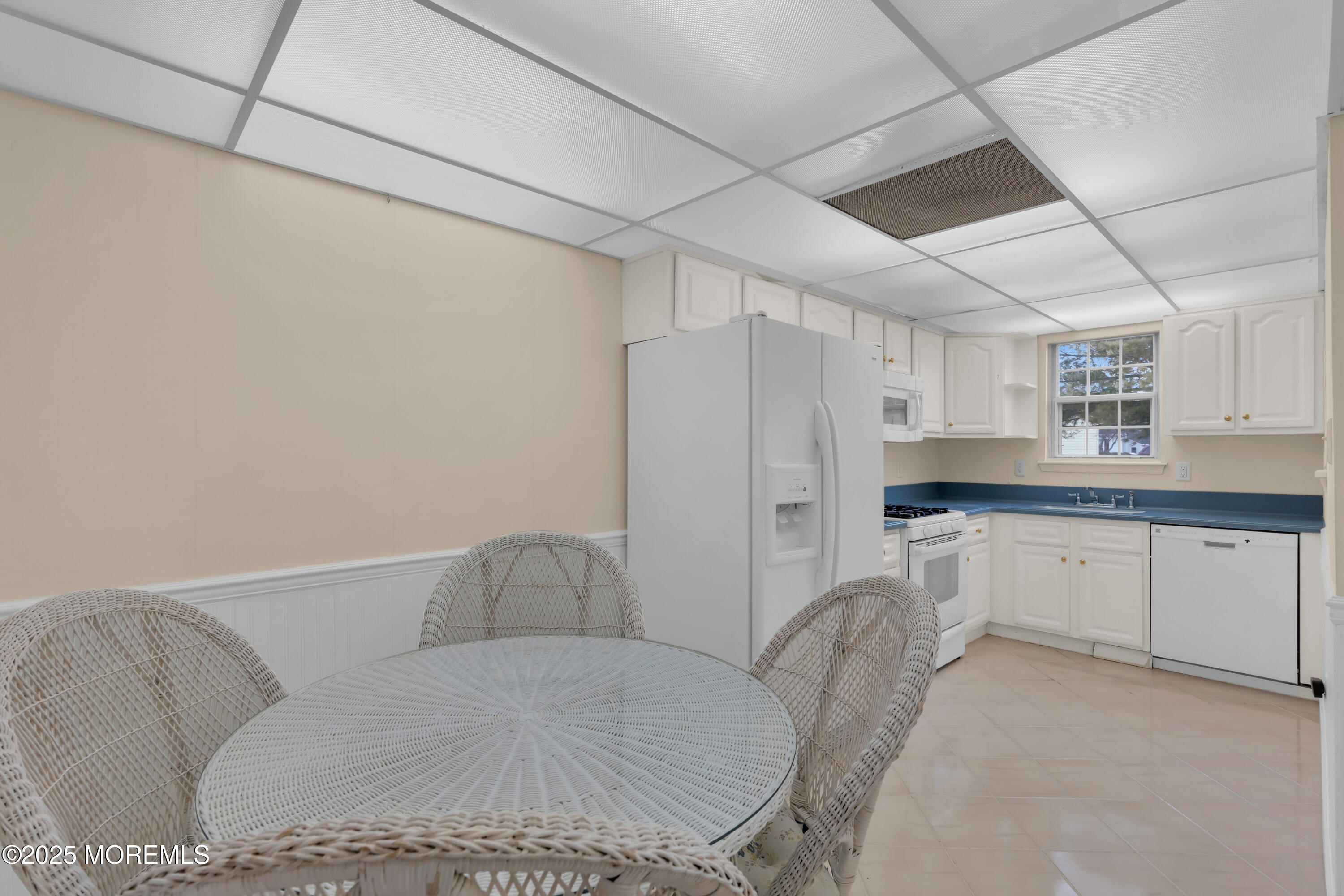 46 Edgeware Close #1000, Freehold, New Jersey image 9