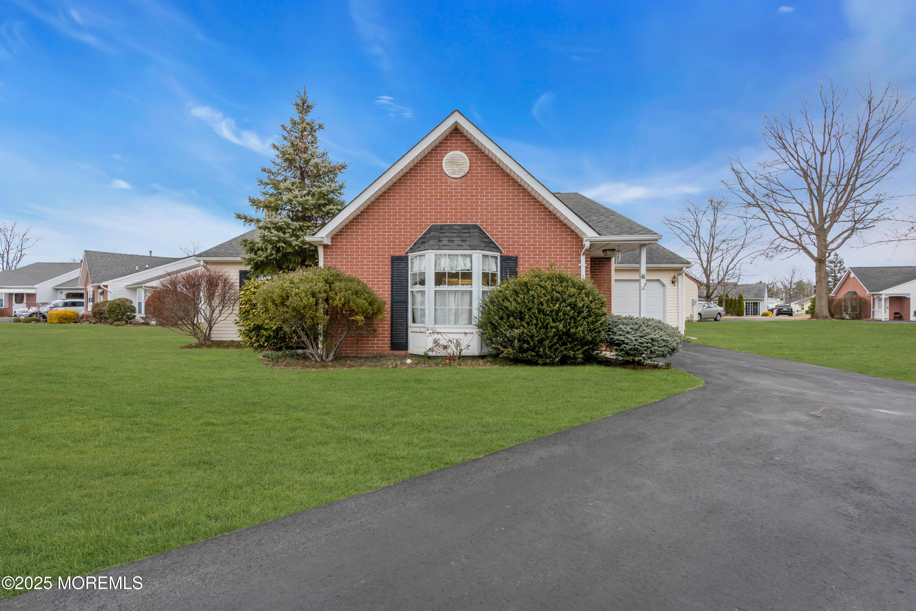 46 Edgeware Close #1000, Freehold, New Jersey image 2