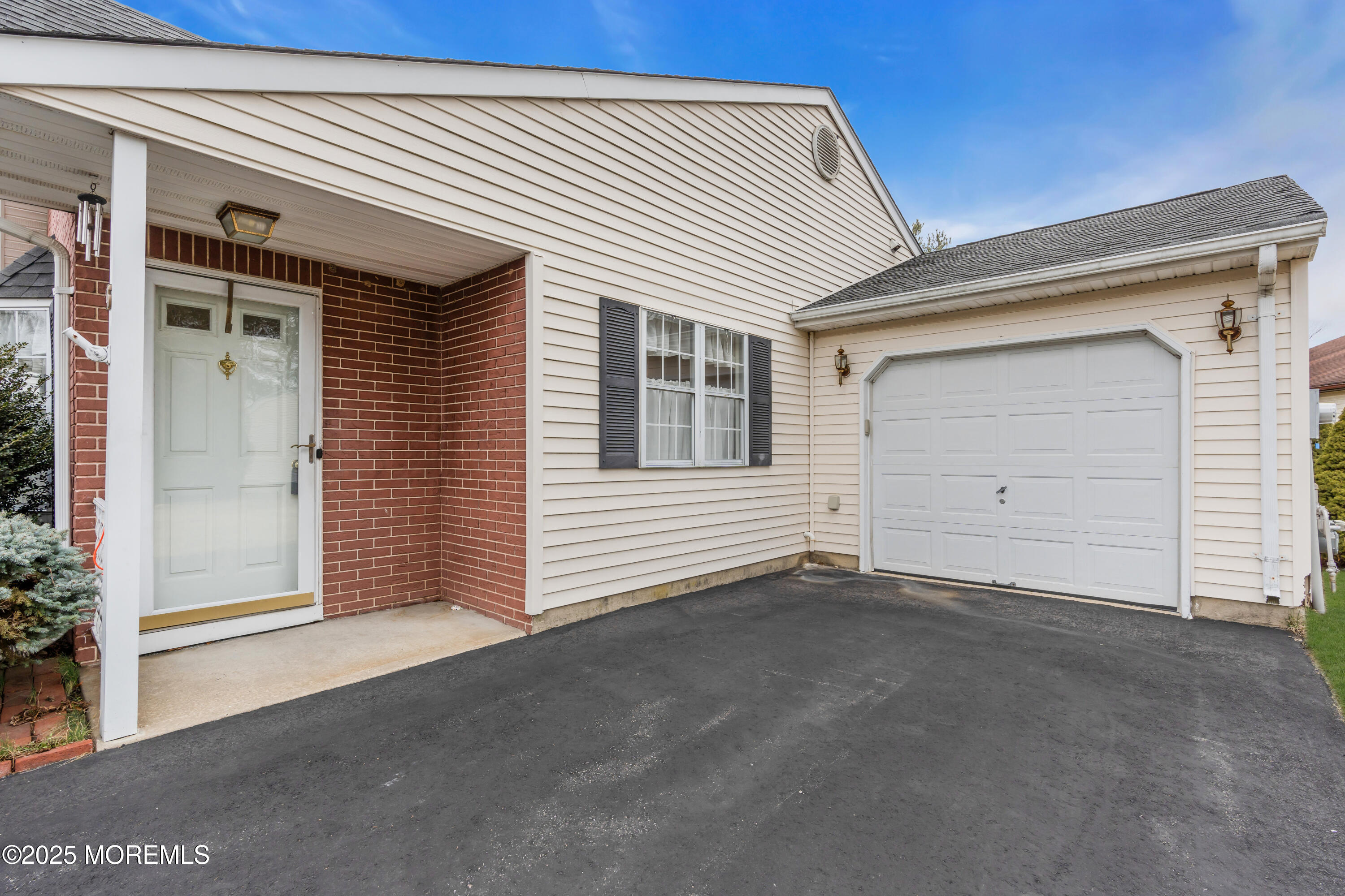 46 Edgeware Close #1000, Freehold, New Jersey image 3