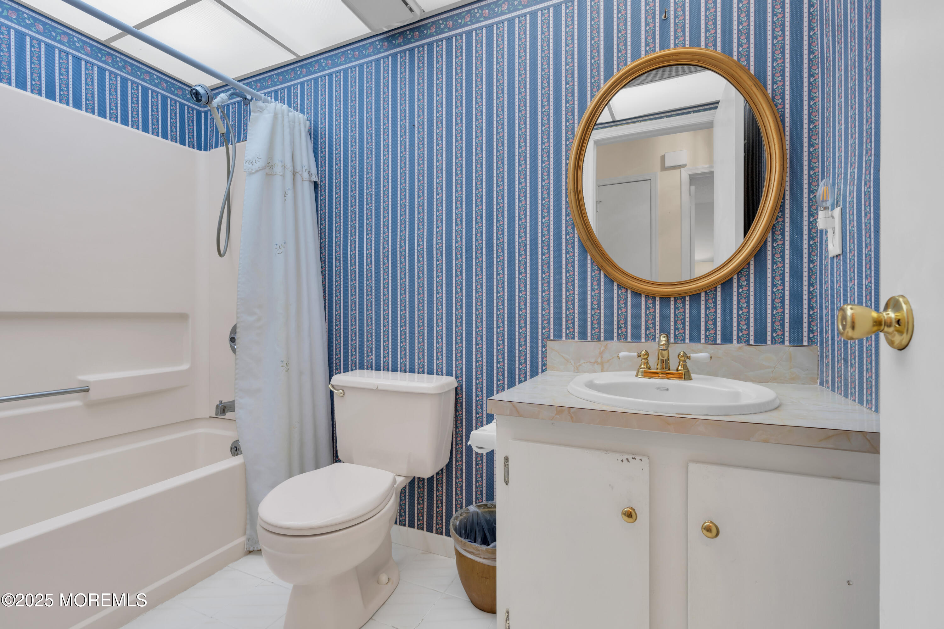 46 Edgeware Close #1000, Freehold, New Jersey image 16