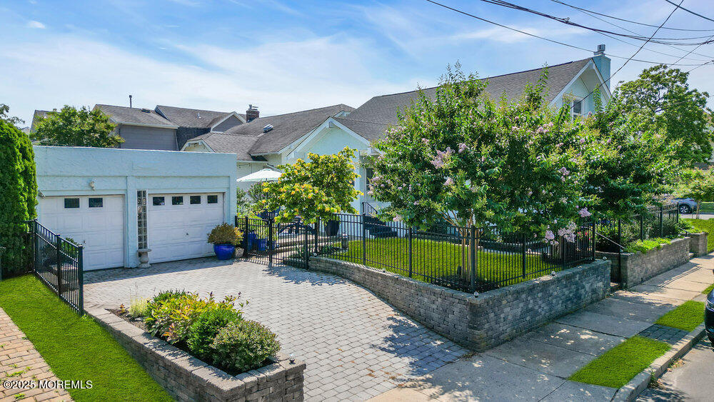 218 4th Avenue