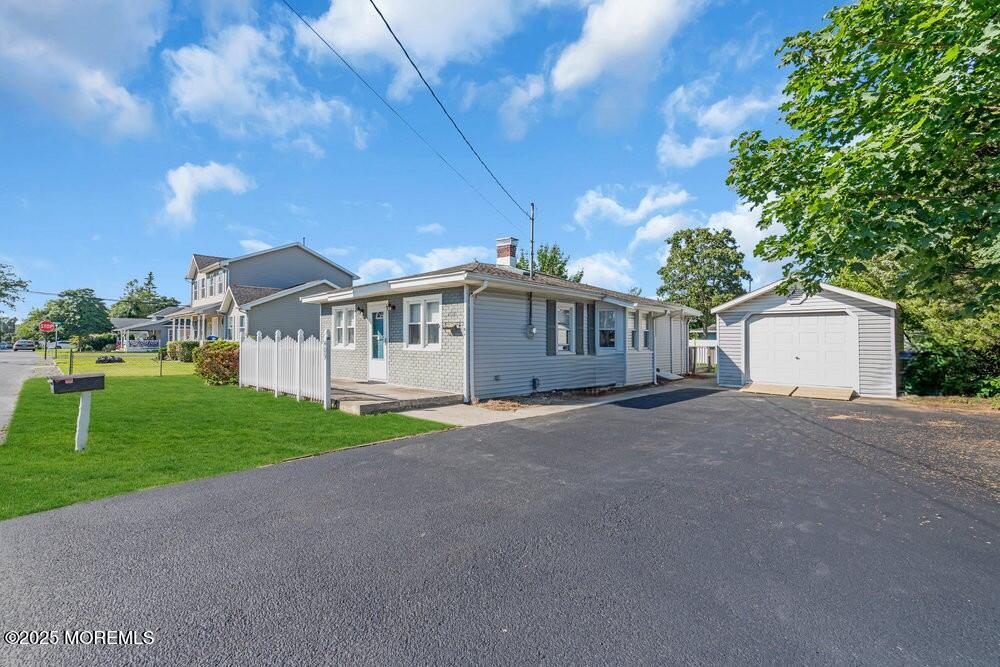 409 Capstan Avenue