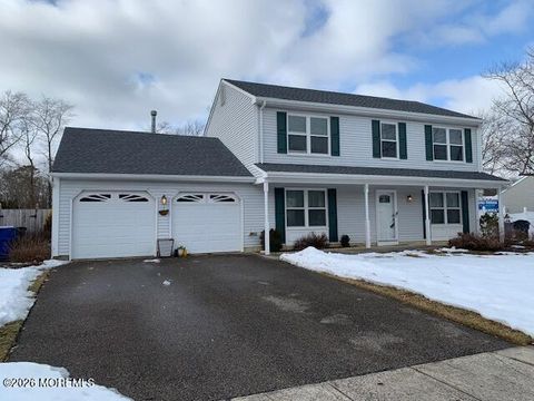 Photo of 71 Oak Glen Road, Toms River, NJ 08753 (MLS # 22604208)