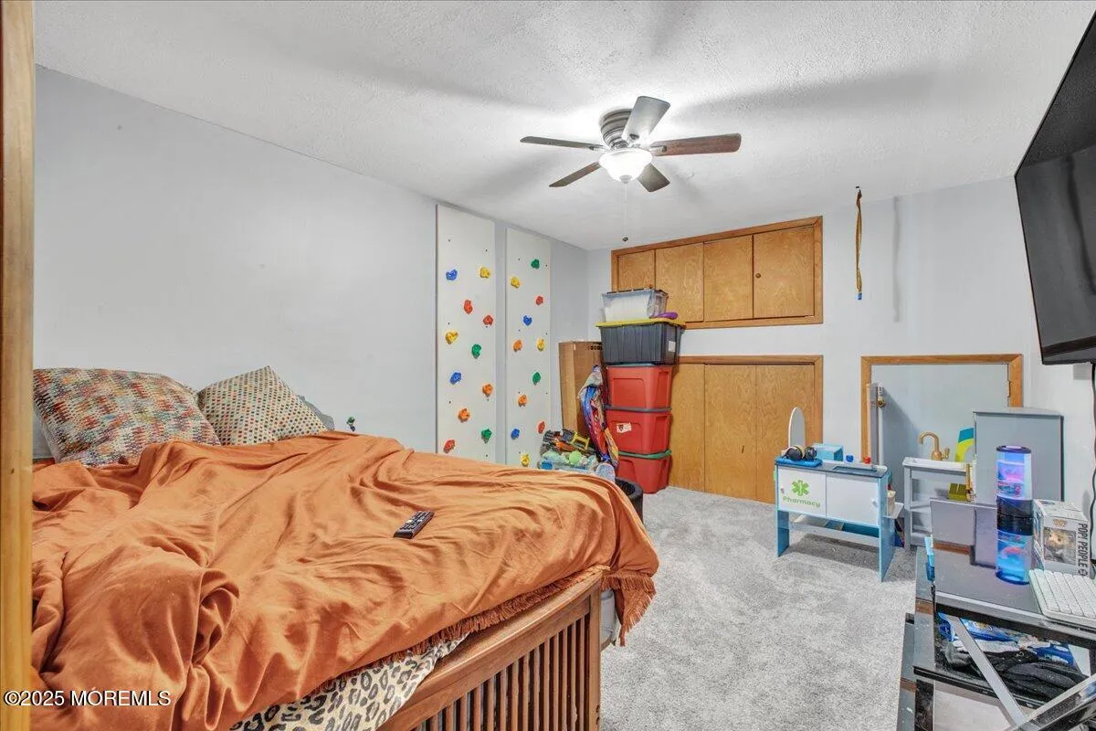 Manalapan, New Jersey 07726, United States, 2 Bedrooms Bedrooms, ,3 BathroomsBathrooms,Residential,Active,19822