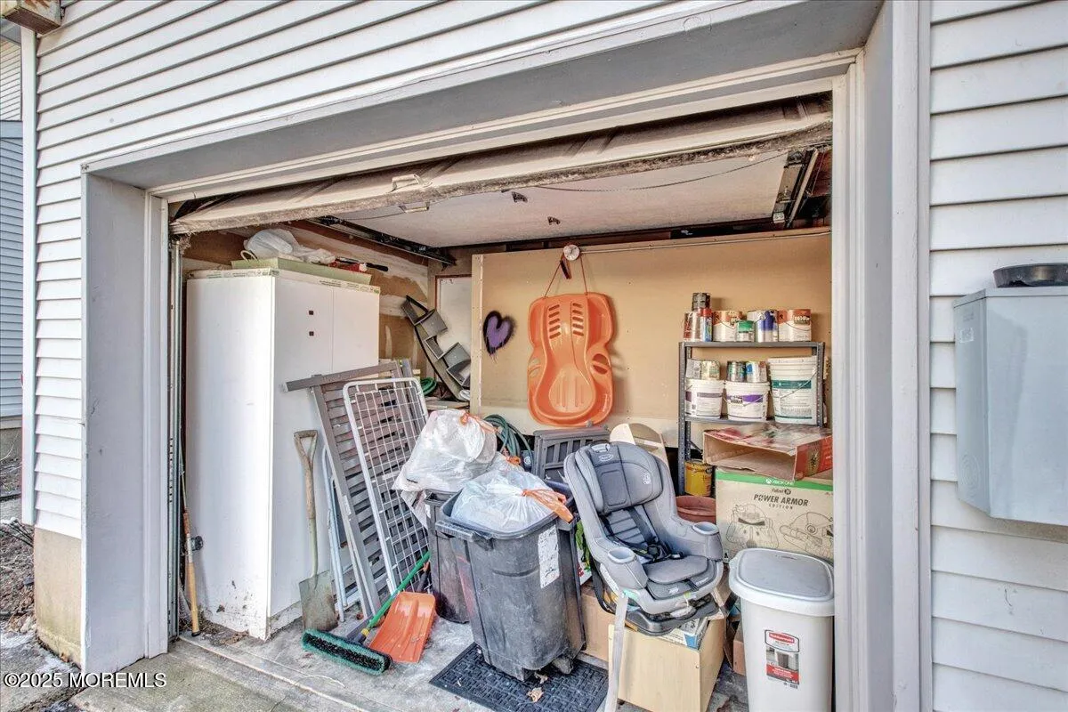 Manalapan, New Jersey 07726, United States, 2 Bedrooms Bedrooms, ,3 BathroomsBathrooms,Residential,Active,19822