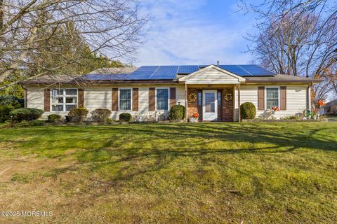 Photo of 102 Carriage Hill Court, Columbus, NJ 08022 (MLS # 22536625)