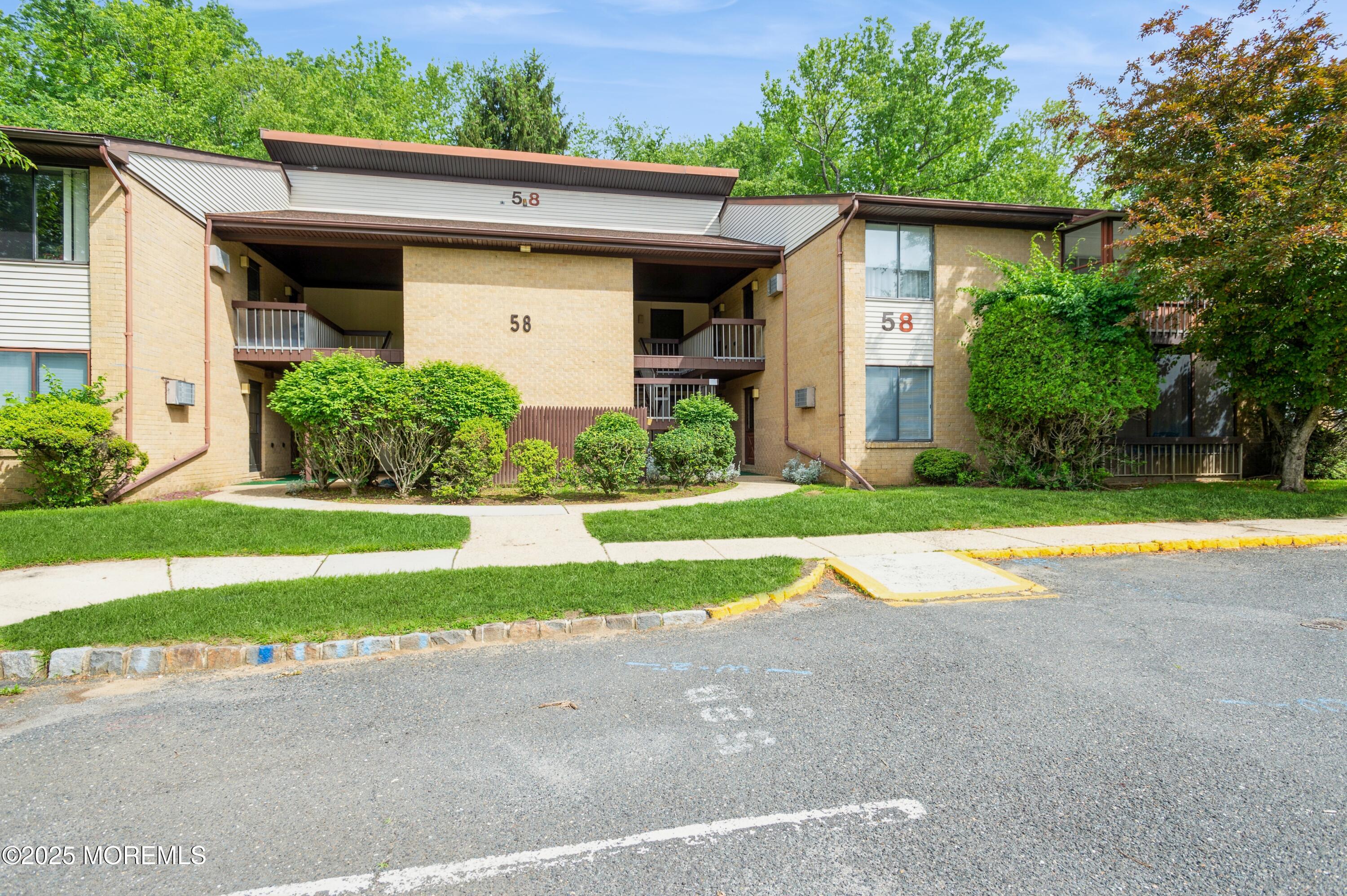 58 Amberly Drive #E, Manalapan, New Jersey image 2