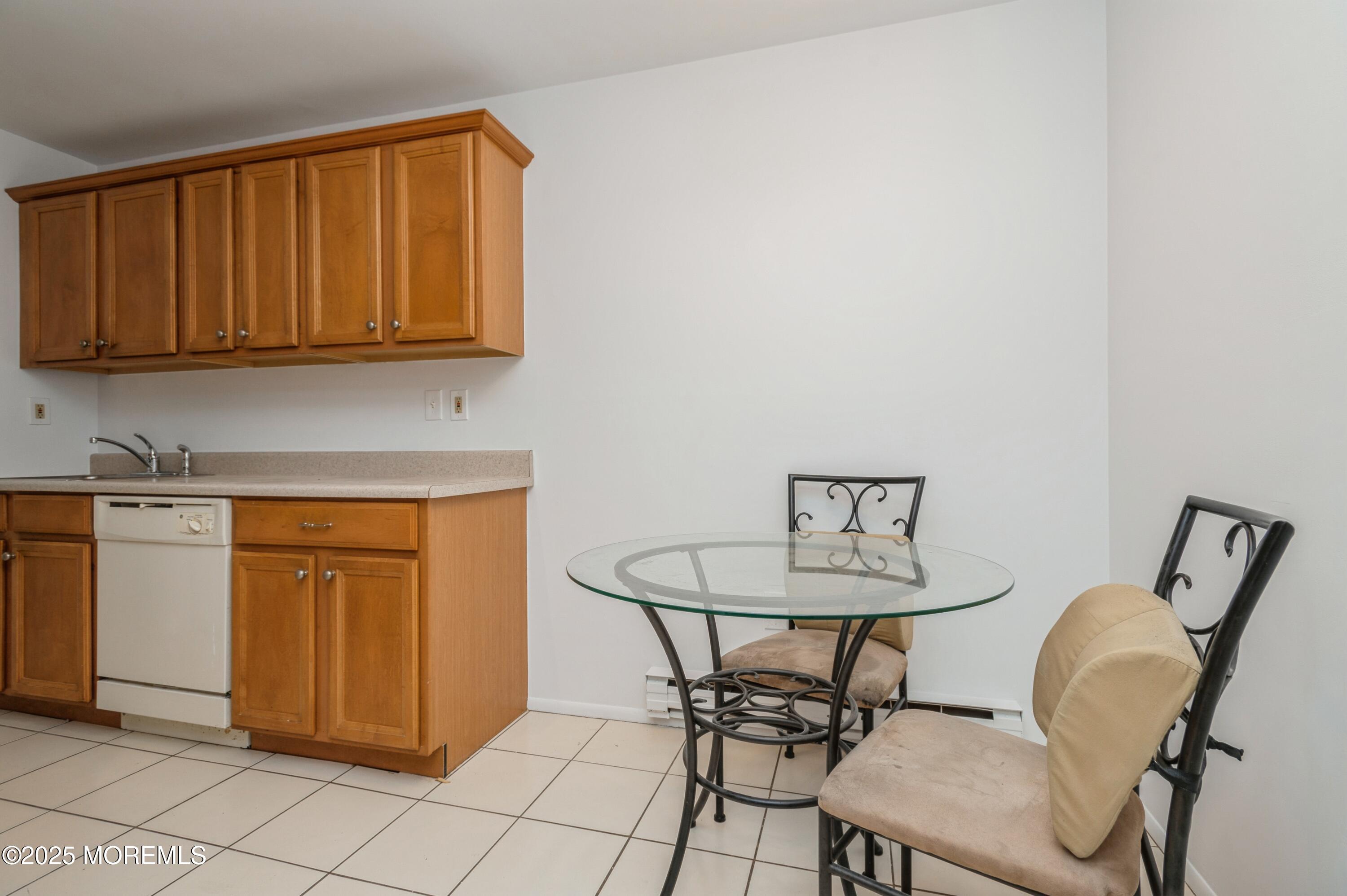58 Amberly Drive #E, Manalapan, New Jersey image 6