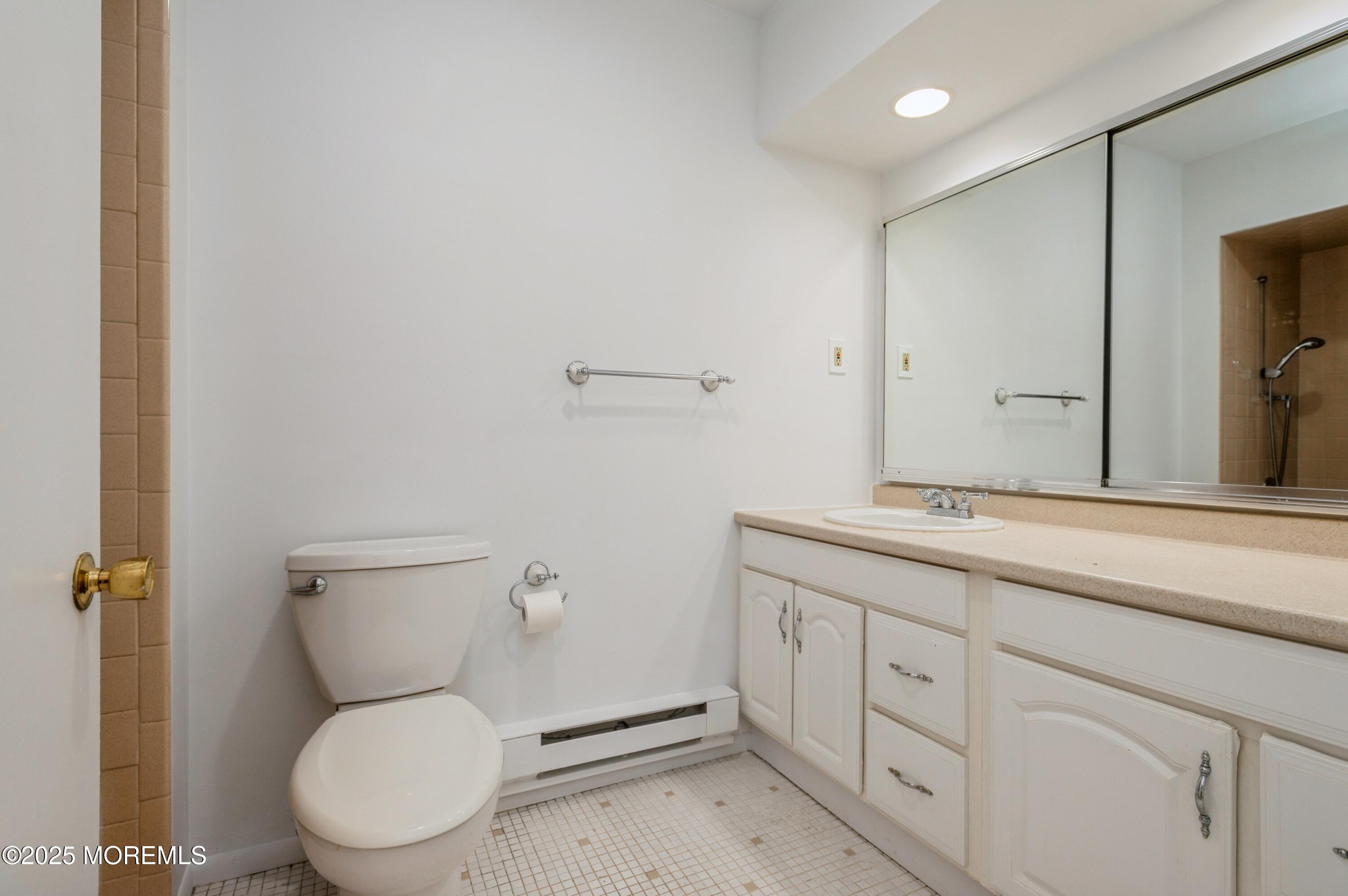 58 Amberly Drive #E, Manalapan, New Jersey image 17