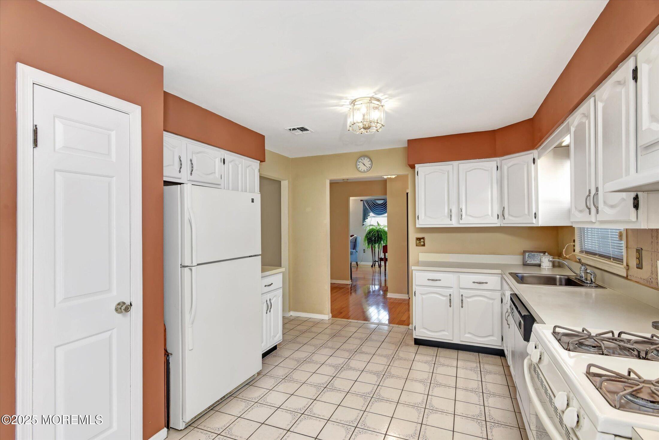 11 Chatham Ridge Drive, Freehold, New Jersey image 21