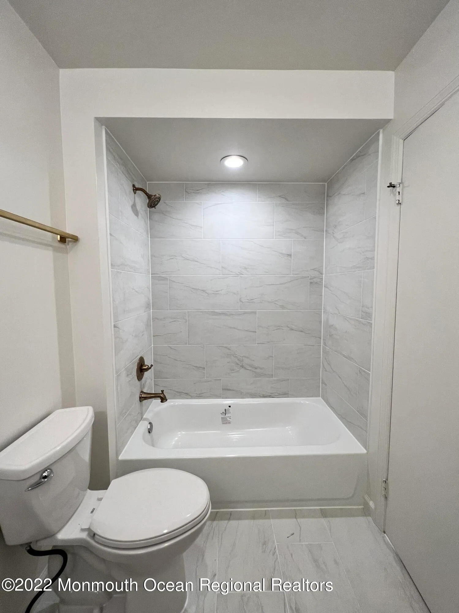 Manalapan, New Jersey 07726, United States, 2 Bedrooms Bedrooms, ,1 BathroomBathrooms,Residential,Active,94328