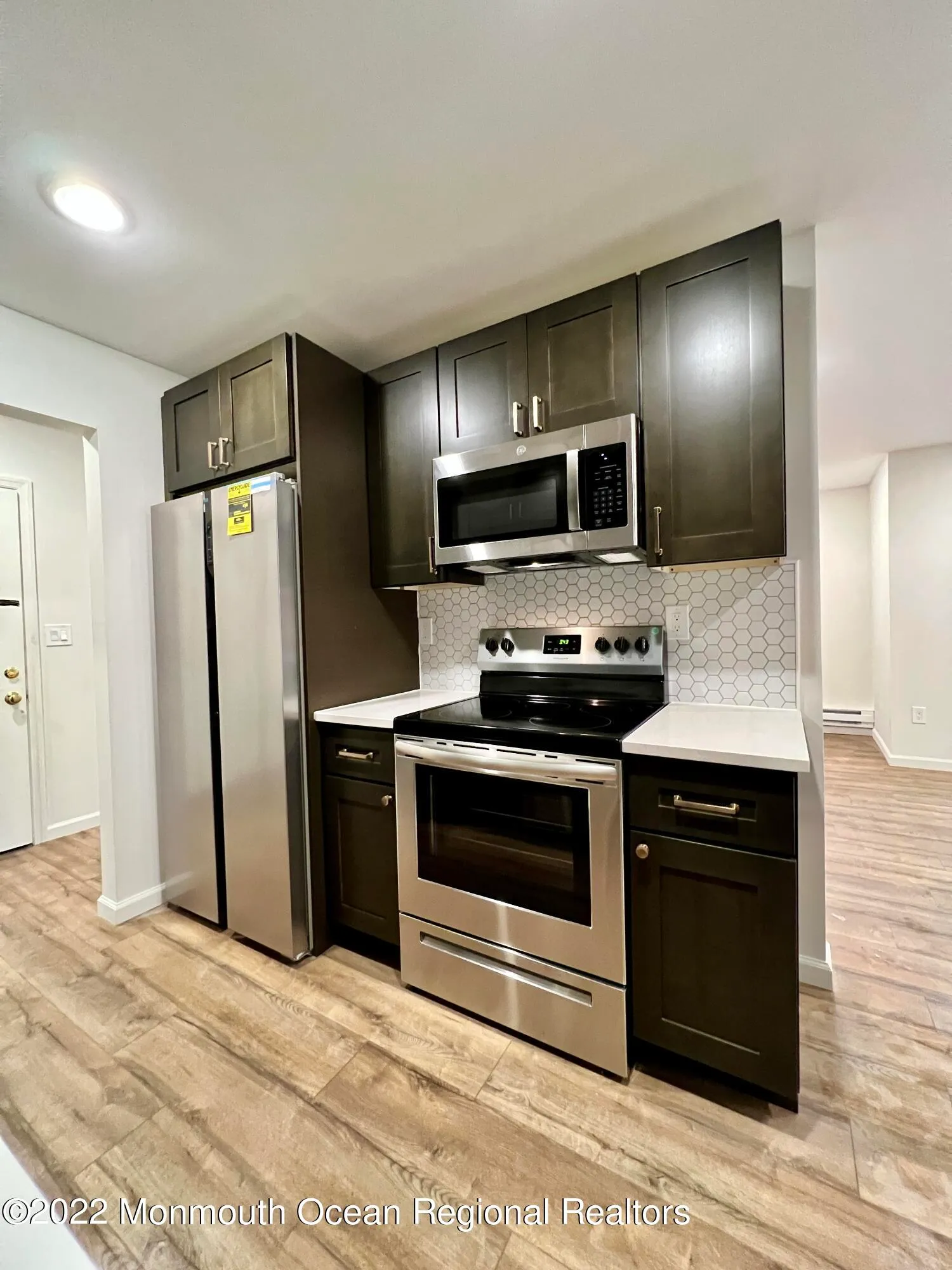 Manalapan, New Jersey 07726, United States, 2 Bedrooms Bedrooms, ,1 BathroomBathrooms,Residential,Active,94328