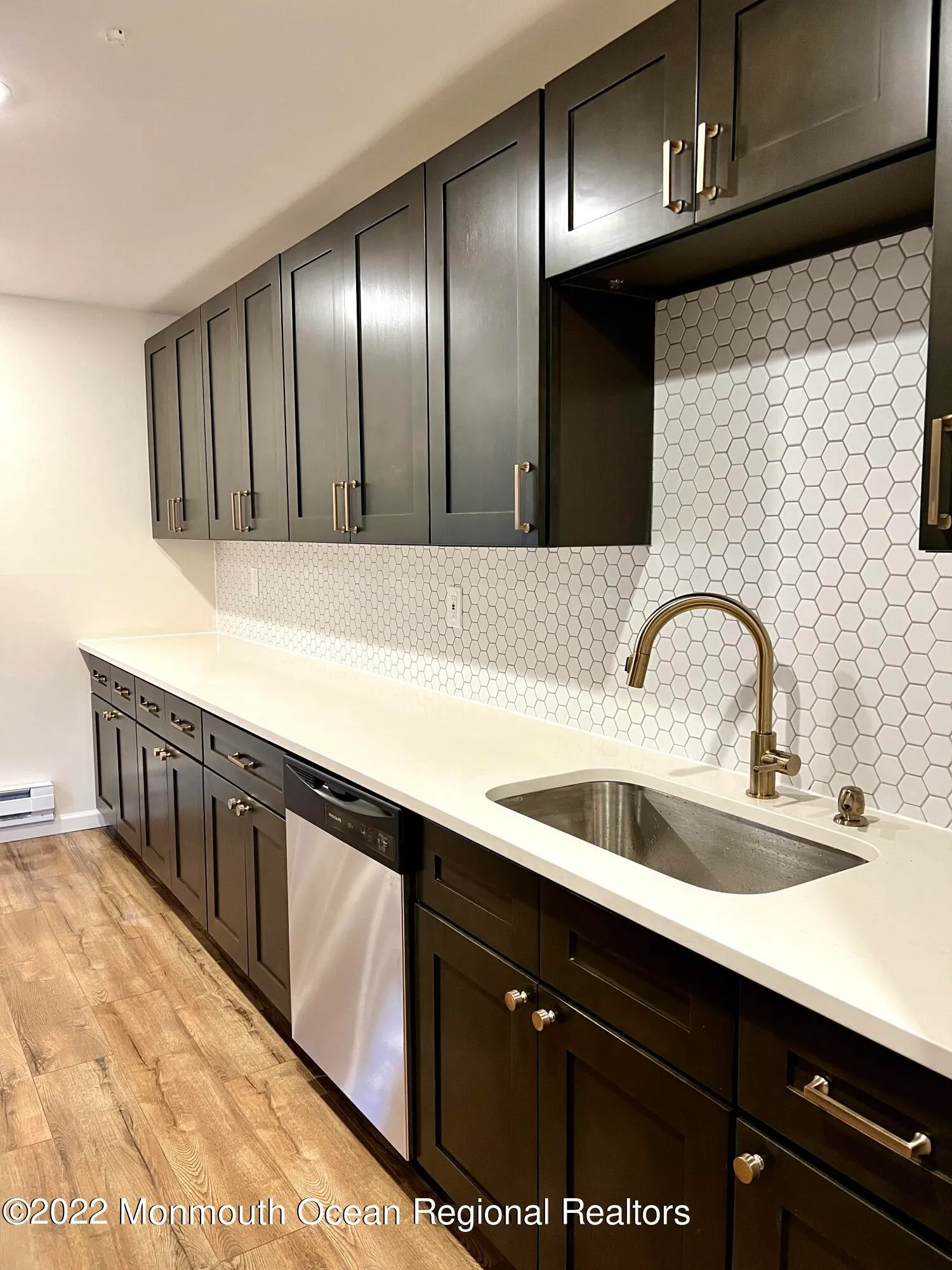 Manalapan, New Jersey 07726, United States, 2 Bedrooms Bedrooms, ,1 BathroomBathrooms,Residential,Active,94328