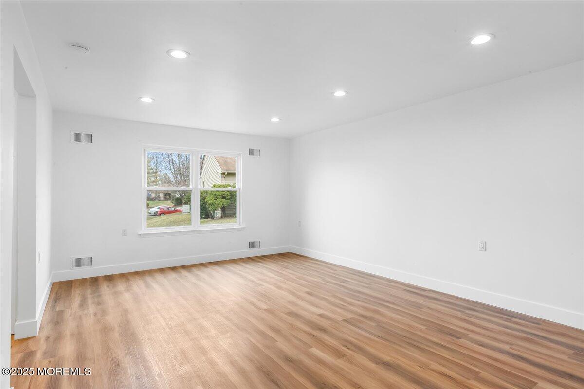 26 Bishop Court, Marlboro, New Jersey image 13