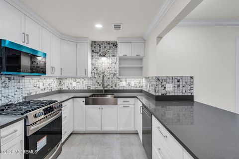 Condo For Sale - 1209 Wedgewood Circle<br/> Middletown, NJ 07748