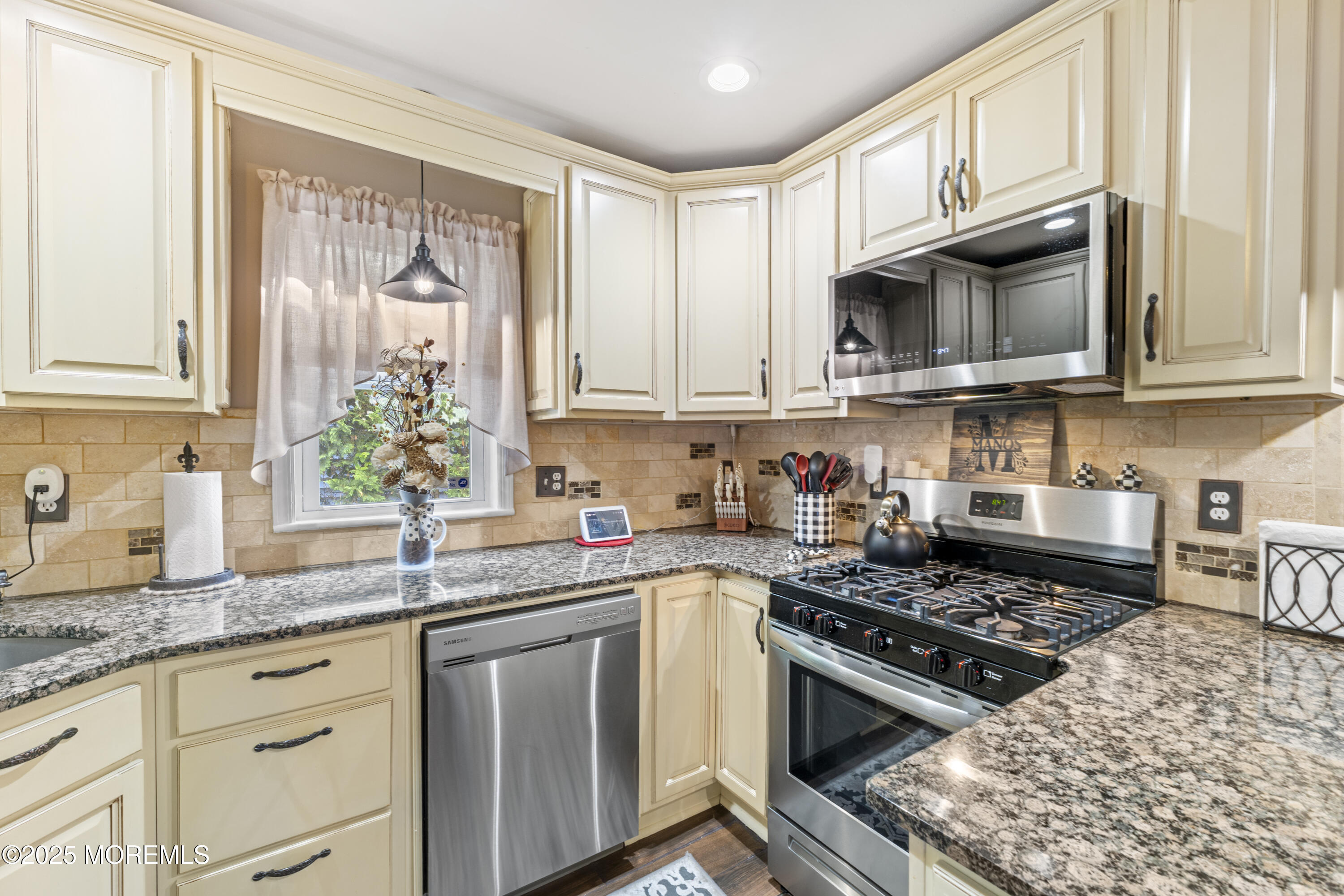 23 Pacific Boulevard, Keyport, New Jersey image 9