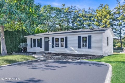 Photo of 24 Fawn Run, Manalapan, NJ 07726 (MLS # 22530743)