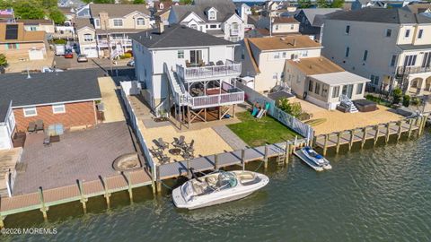Homes For Sale - 20 Lagoon Drive<br/> Toms River, NJ 08753