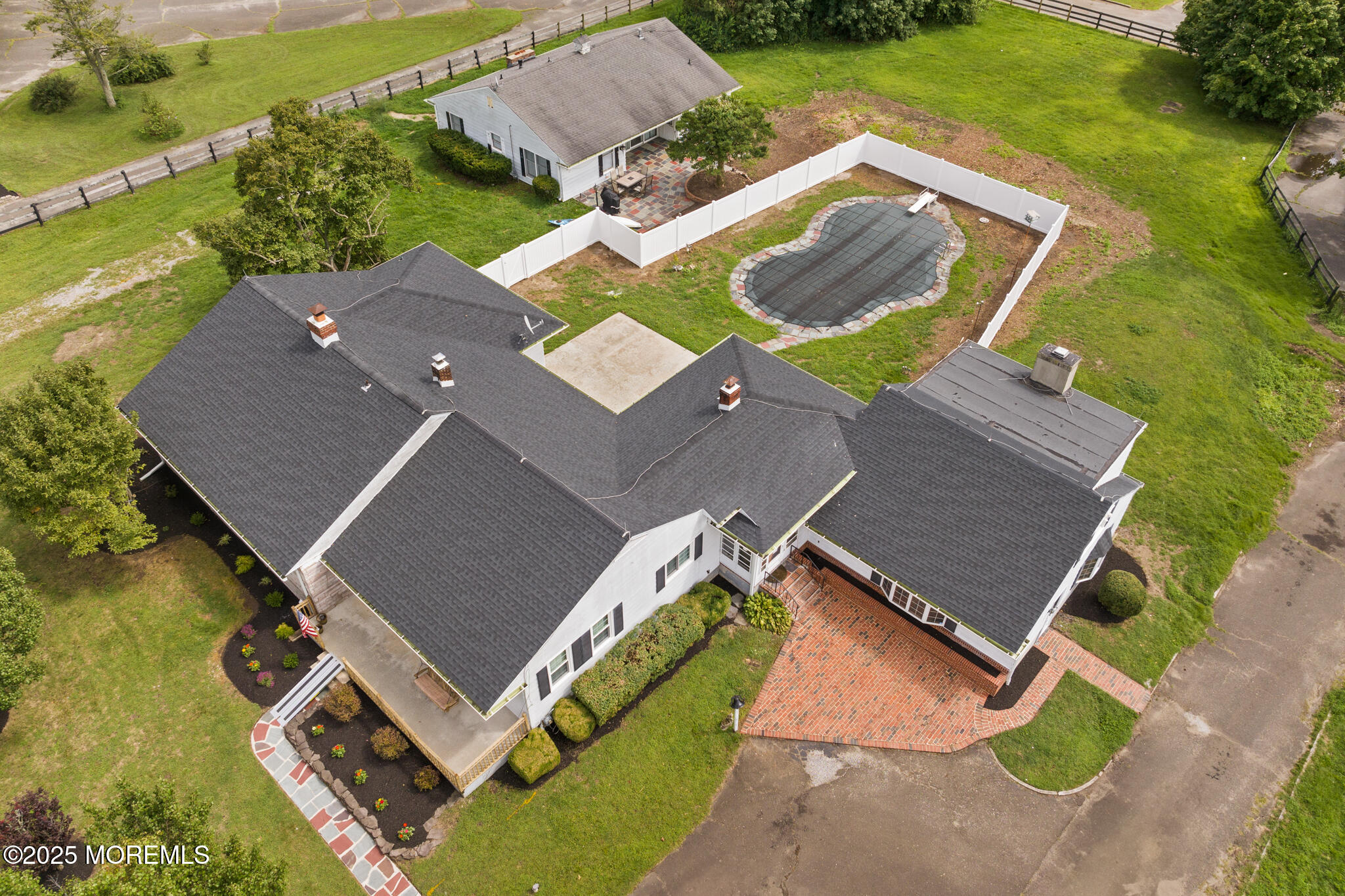 16 Archertown Road