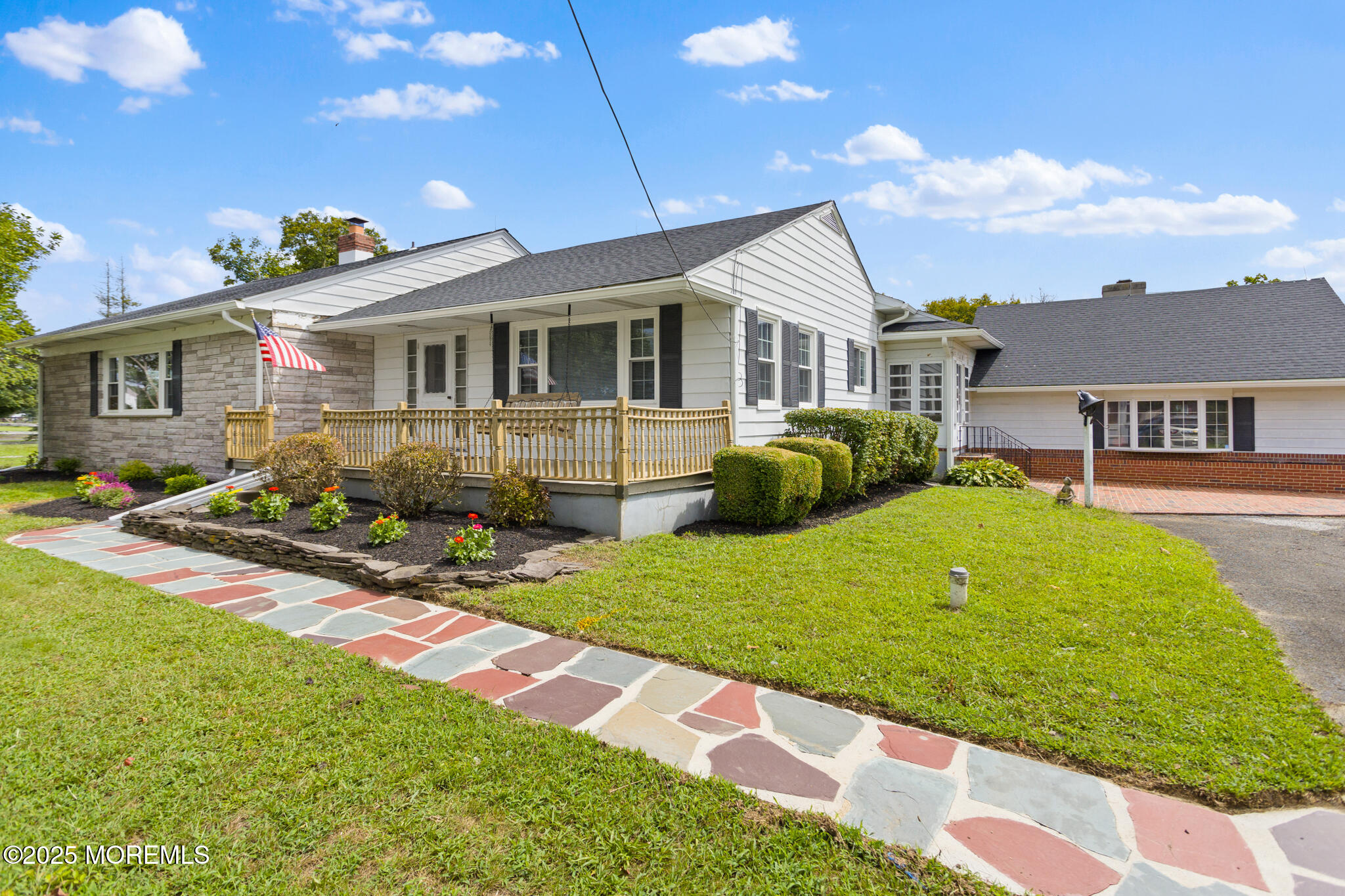 16 Archertown Road