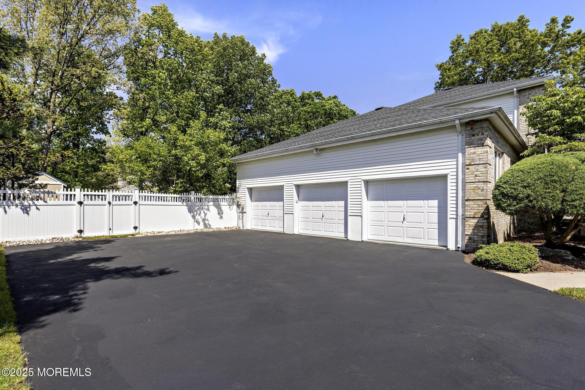 25 Burr Avenue, Morganville, New Jersey image 46
