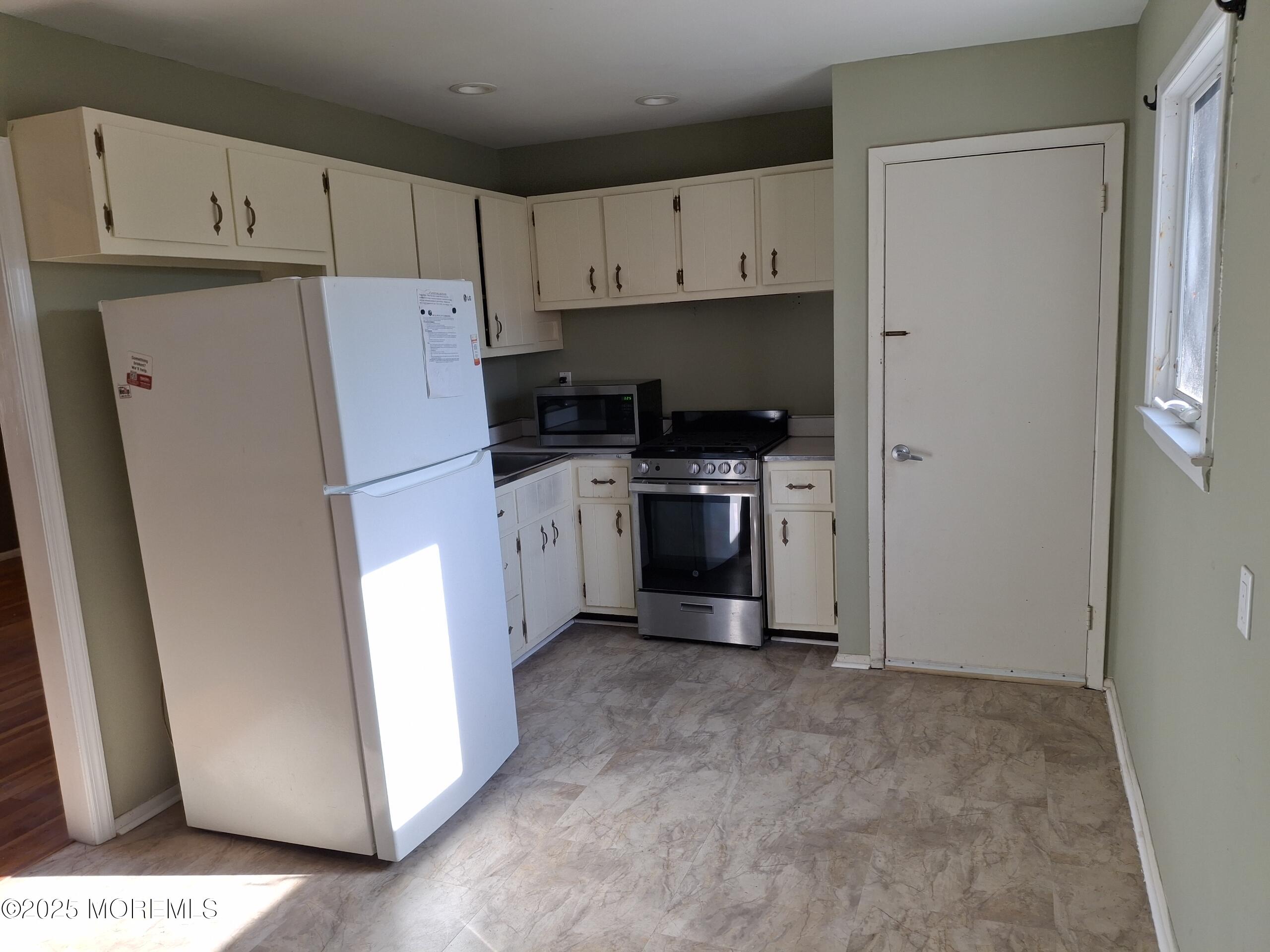 3 Green Ridge Drive, Toms River, New Jersey image 4