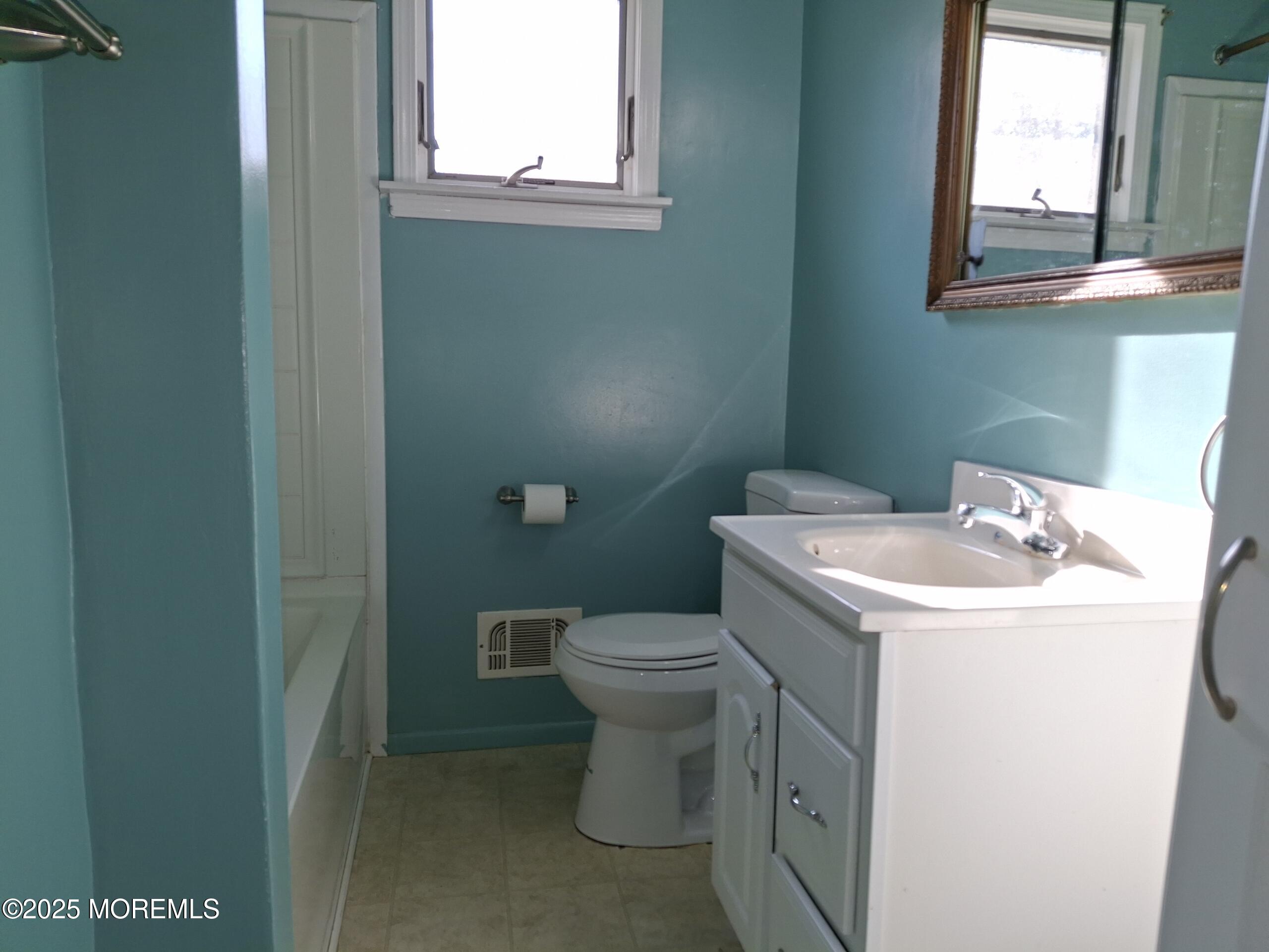 3 Green Ridge Drive, Toms River, New Jersey image 8