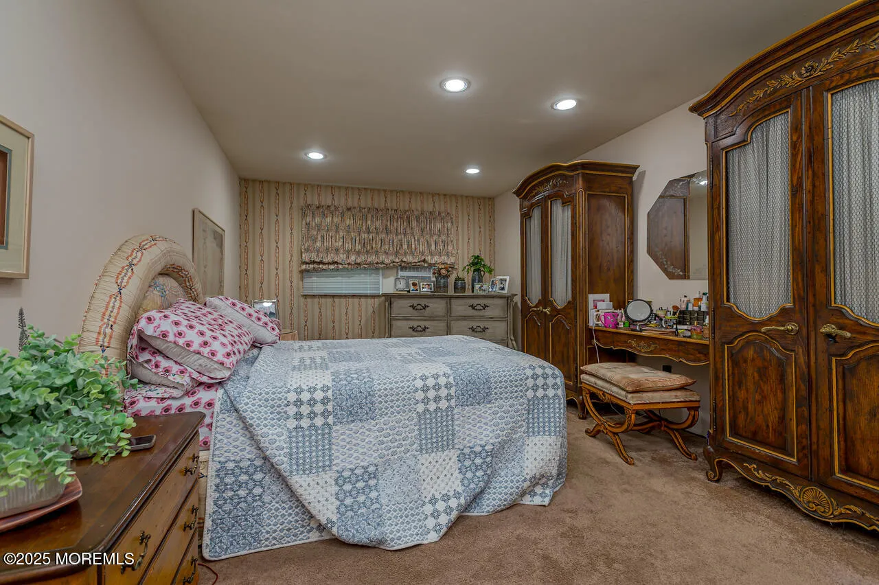 Freehold, New Jersey 07728, United States, 4 Bedrooms Bedrooms, ,3 BathroomsBathrooms,Residential,Active,193068