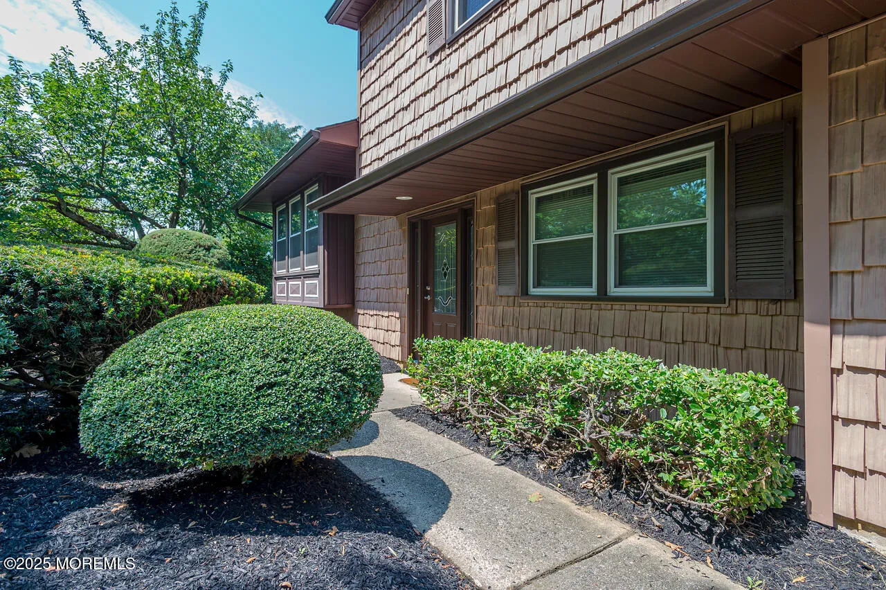 Freehold, New Jersey 07728, United States, 4 Bedrooms Bedrooms, ,3 BathroomsBathrooms,Residential,Active,193068