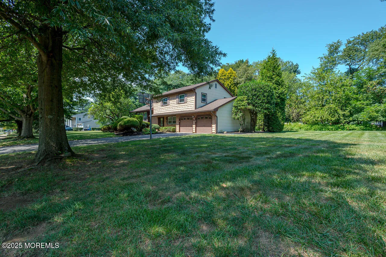 Freehold, New Jersey 07728, United States, 4 Bedrooms Bedrooms, ,3 BathroomsBathrooms,Residential,Active,193068