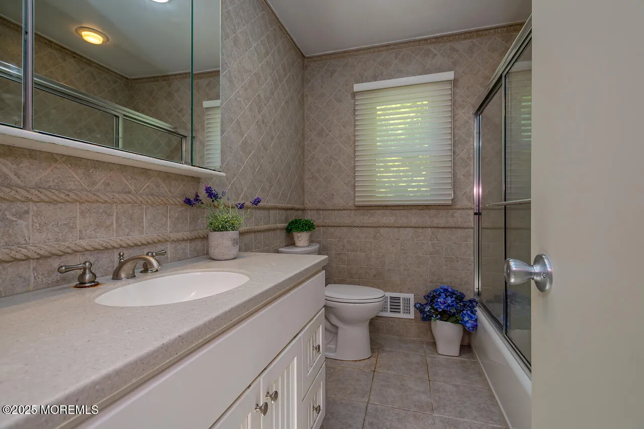 Freehold, New Jersey 07728, United States, 4 Bedrooms Bedrooms, ,3 BathroomsBathrooms,Residential,Active,193068