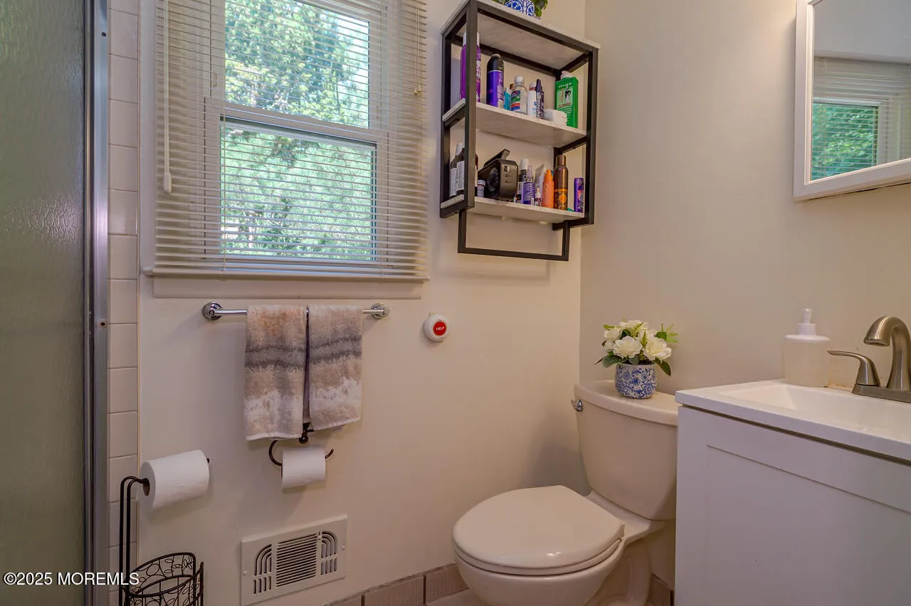 Freehold, New Jersey 07728, United States, 4 Bedrooms Bedrooms, ,3 BathroomsBathrooms,Residential,Active,193068