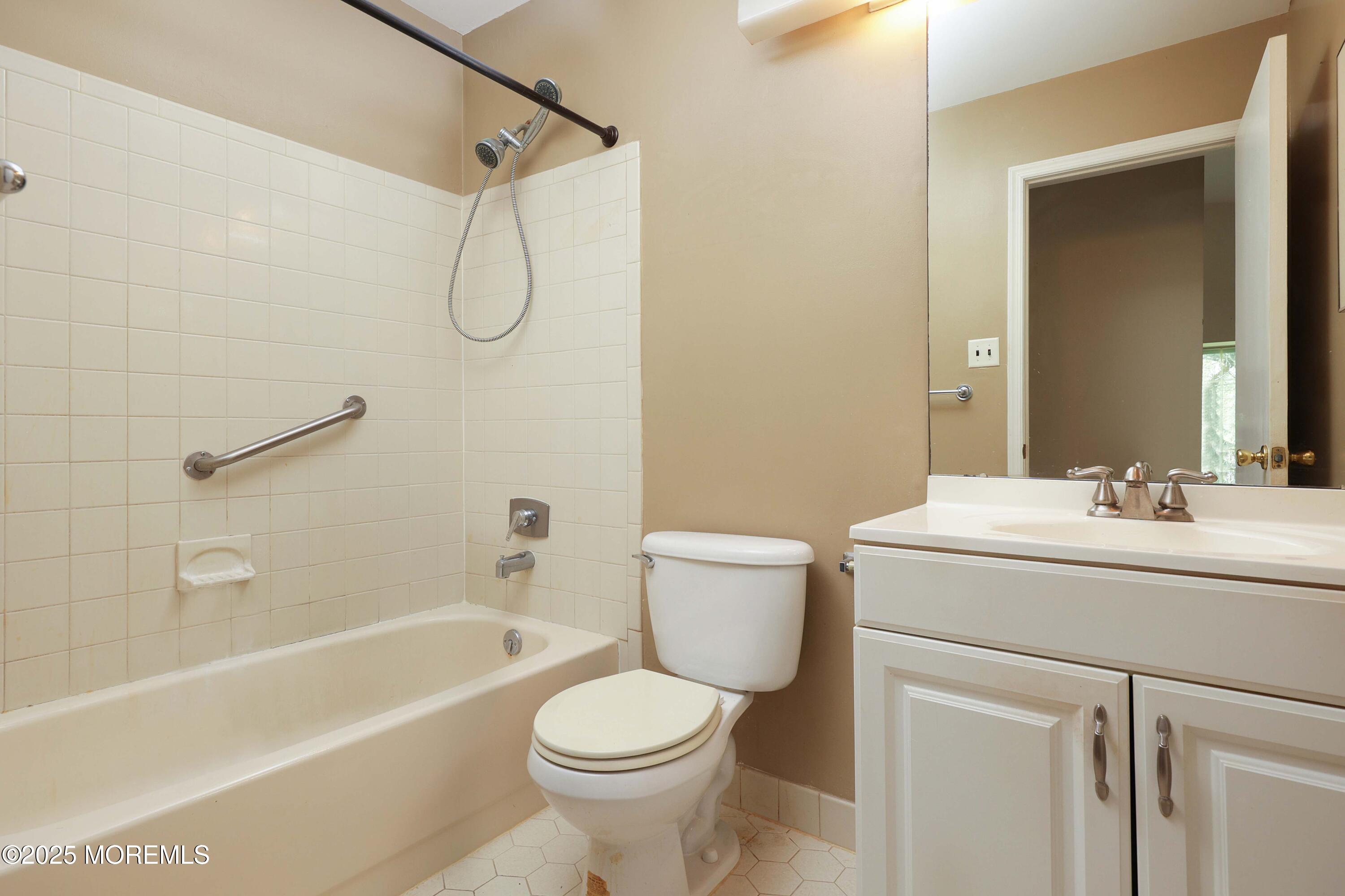 56 Privet Place, Red Bank, New Jersey image 9