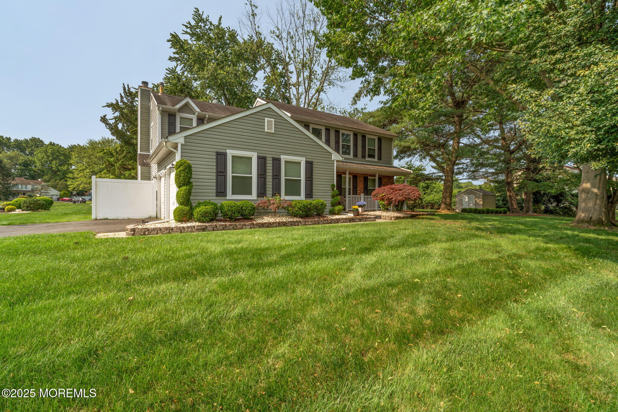 14 Lincolnshire Drive