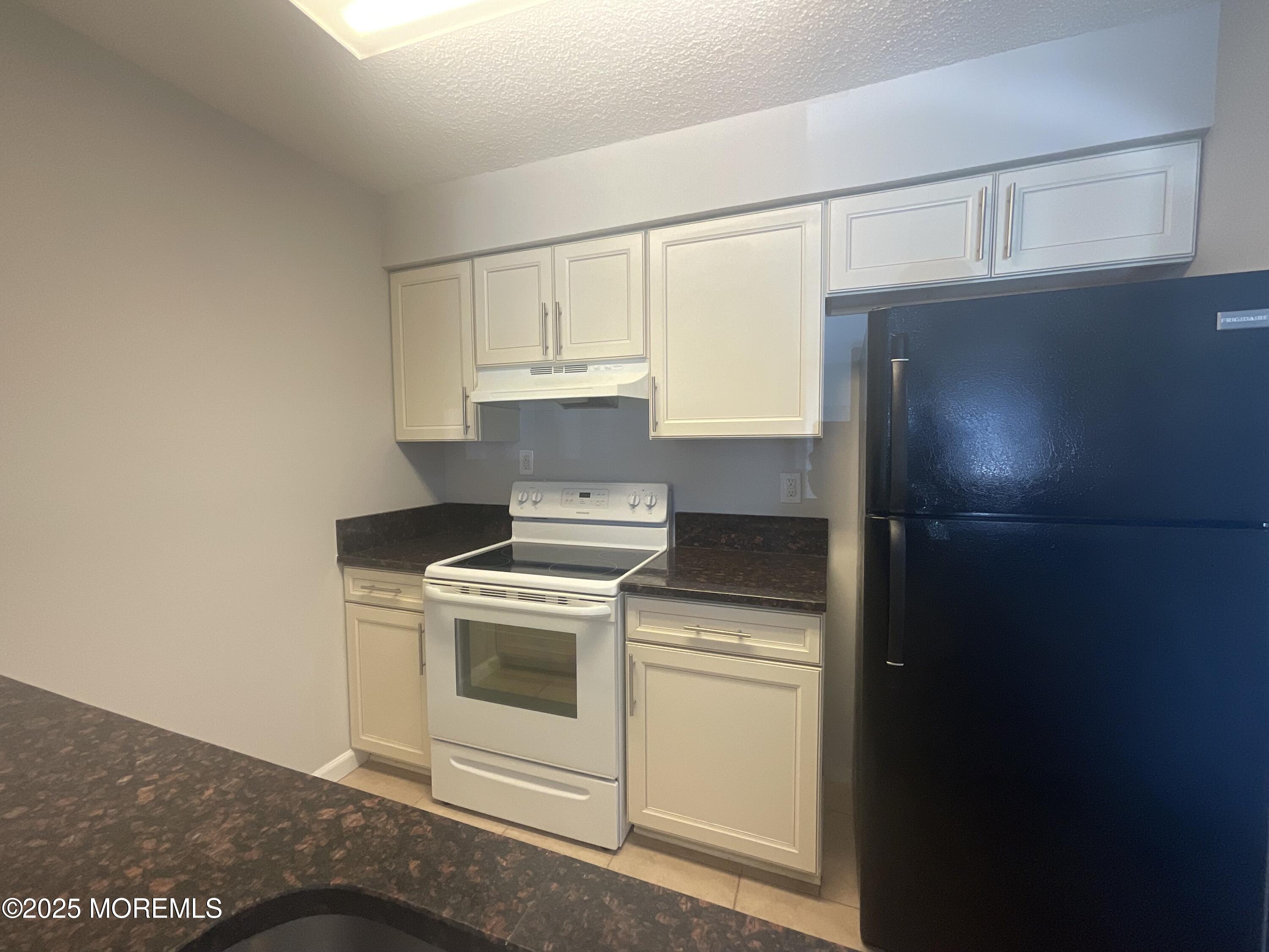 8301 Tamarron Drive #8301, Plainsboro, New Jersey image 9