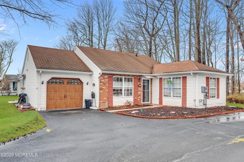 Homes For Sale - 67 Farnworth Close #1000<br/> Freehold, NJ 07728