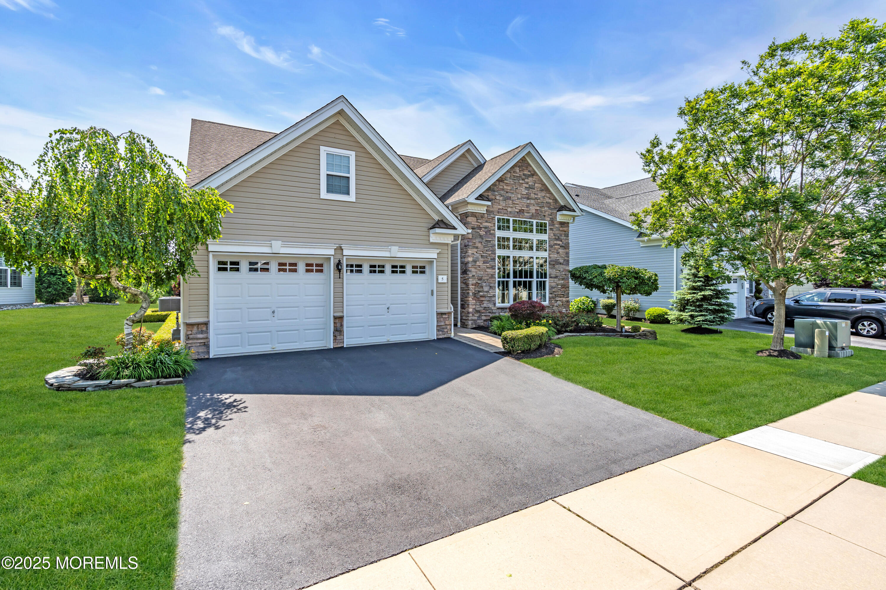 5 Hamptonshire Way