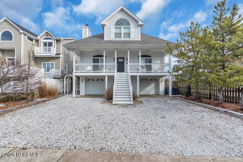Homes For Rent - 2 Captains Court<br/> Manasquan, NJ 08736