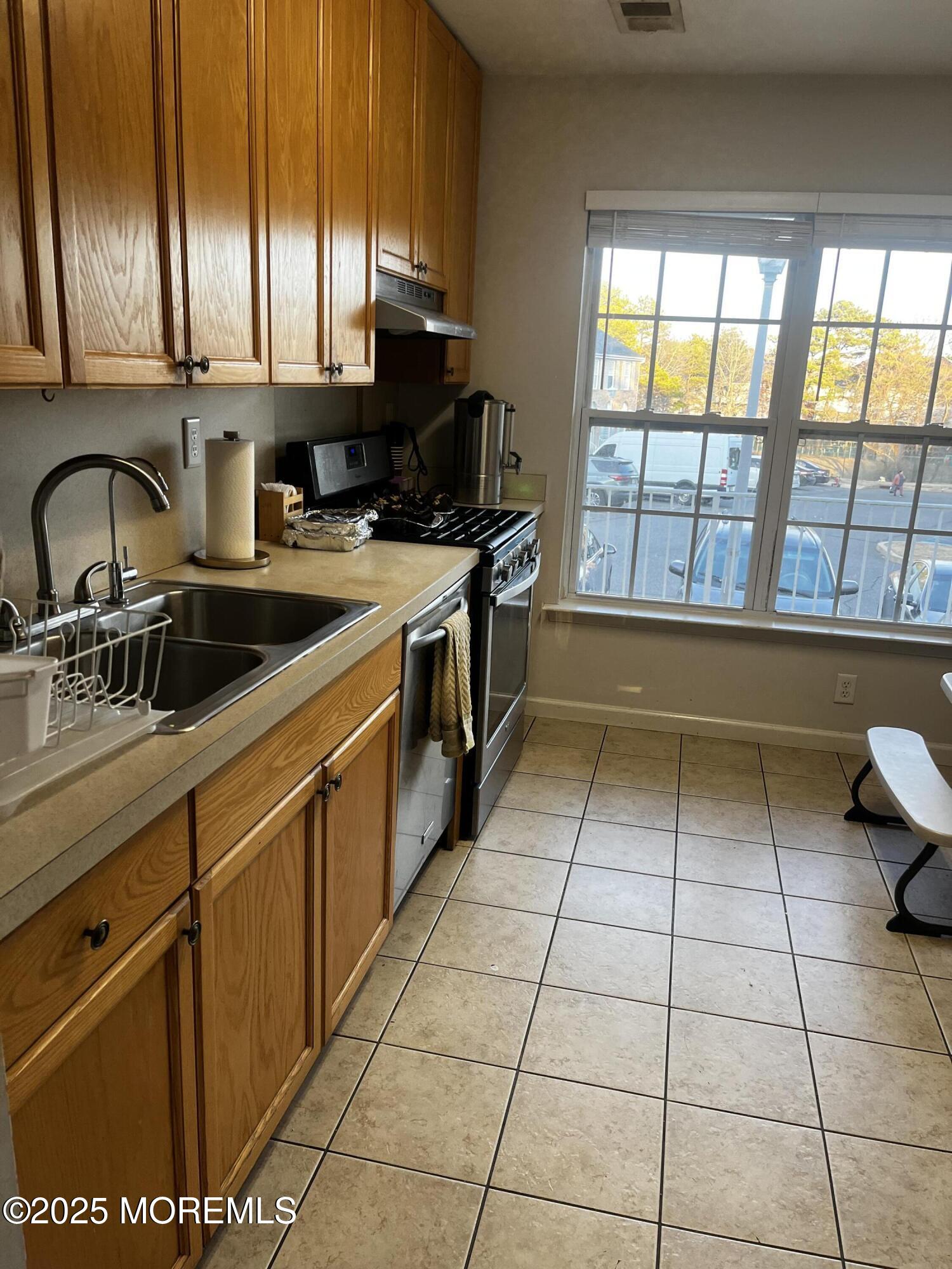 131 Liverpool Court, Lakewood, New Jersey image 6