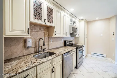 MLS: 22507627