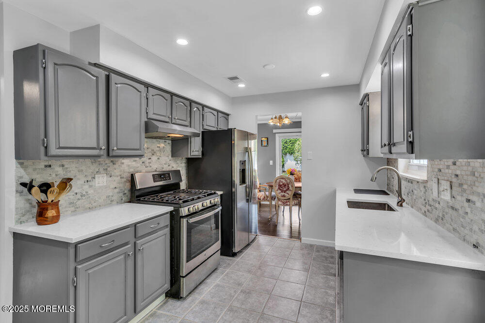 27 Laurel Crest Drive, Howell, New Jersey image 8