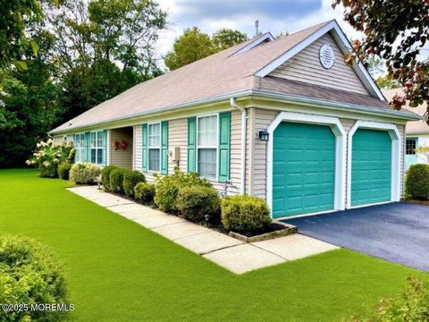 Photo of 6 Schoolhouse Lane, Lakewood, NJ 08701 (MLS # 22530584)
