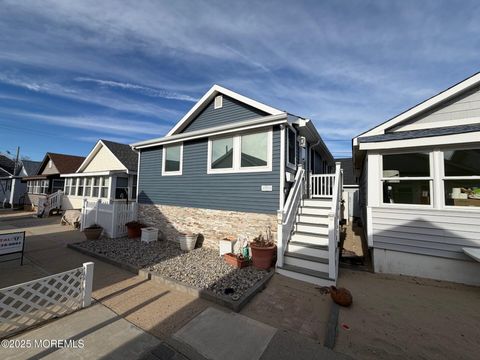 Photo of 7 Brunswick Place, Point Pleasant Beach, NJ 08742 (MLS # 22536756)