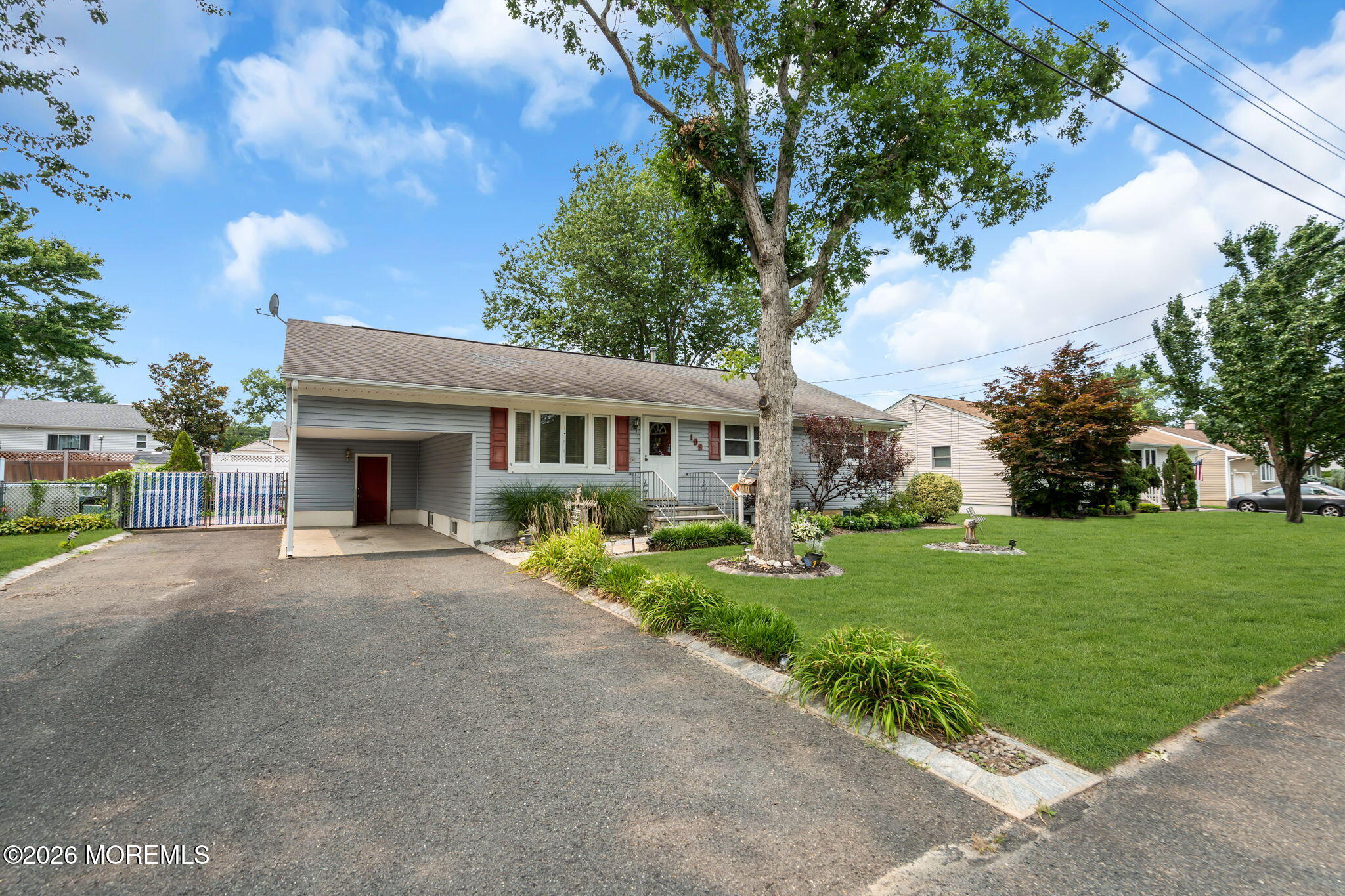 109 Redwood Place E