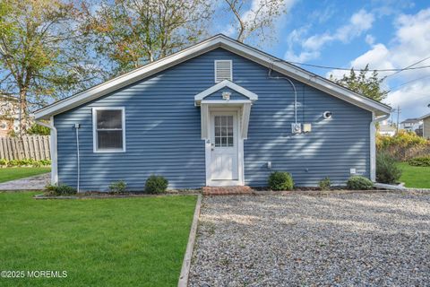 Photo of 4 Pine Bluff Road, Toms River, NJ 08753 (MLS # 22531339)