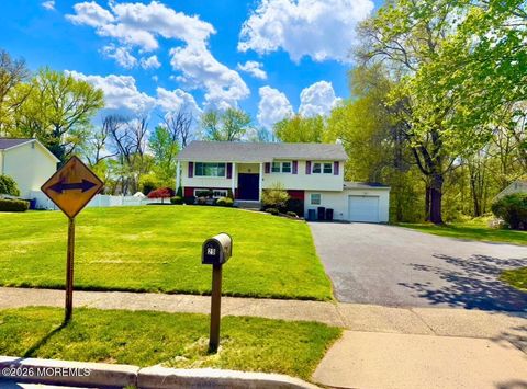 Homes For Sale - 29 Greenleaf Drive<br/> Manalapan, NJ 07726