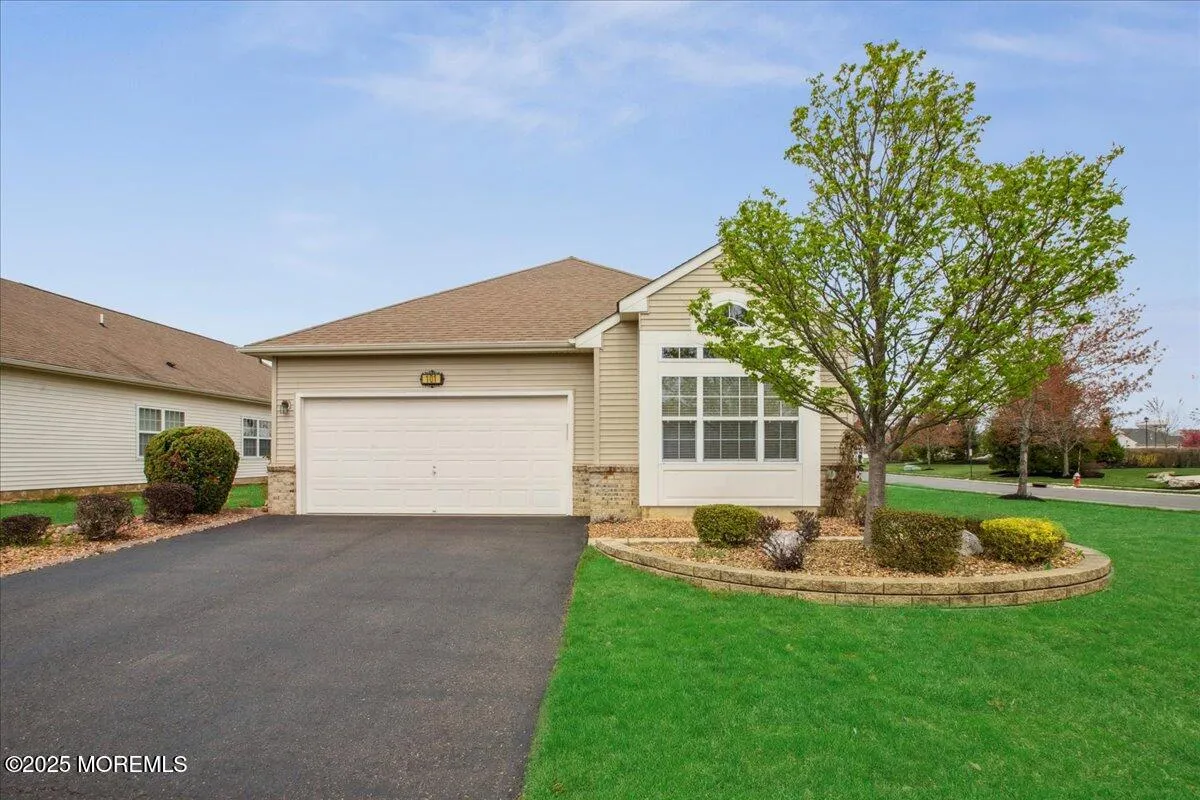 Monroe, New Jersey 08831, United States, 2 Bedrooms Bedrooms, ,2 BathroomsBathrooms,Residential,Pending,103888