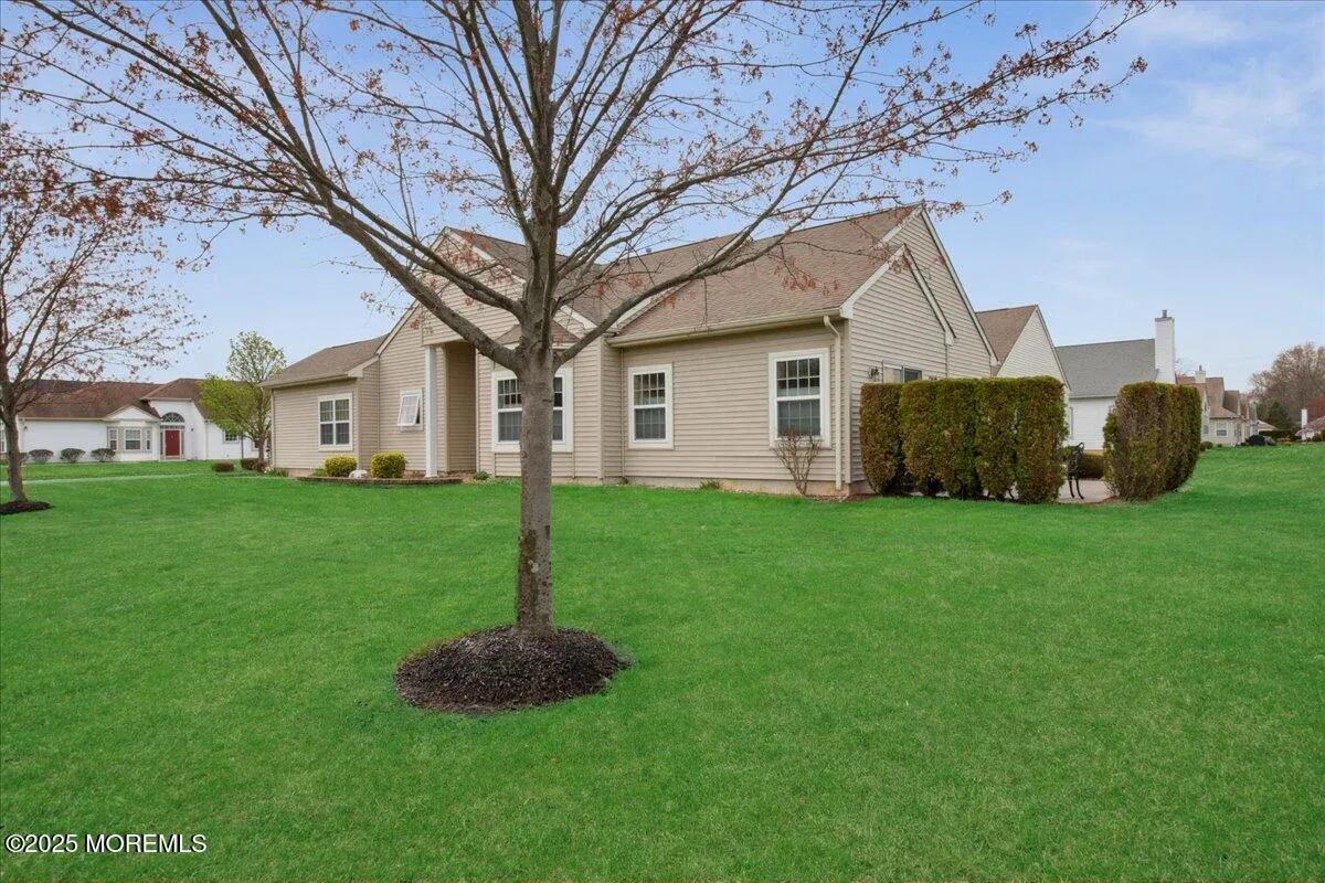 Monroe, New Jersey 08831, United States, 2 Bedrooms Bedrooms, ,2 BathroomsBathrooms,Residential,Pending,103888