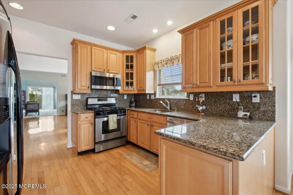 Monroe, New Jersey 08831, United States, 2 Bedrooms Bedrooms, ,2 BathroomsBathrooms,Residential,Pending,103888